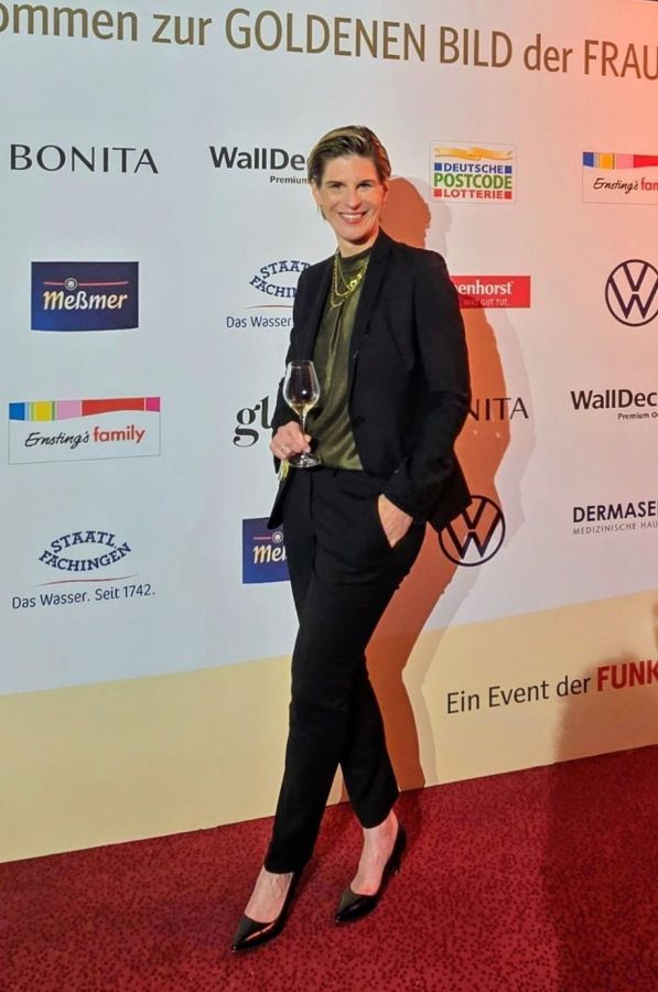 Cartoonistin Ute Hamelmann, Goldene Bild der Frau Hamburg, Red Carpet, roter Teppich